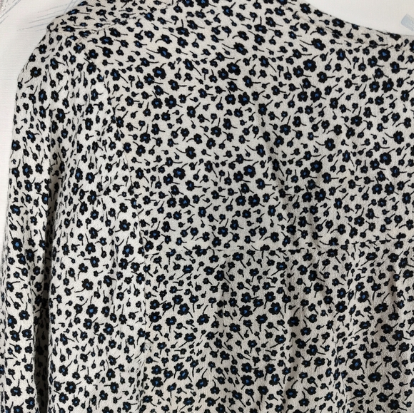 Cynthia Rowley Floral Print V-neck Top - Picture 10 of 10